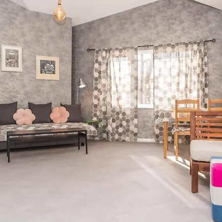 Апартаменти Miramar 10 *